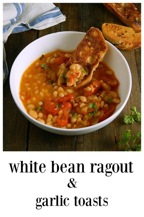 White Bean Ragout, White Bean Ragu, Bean Ragu, Garlic Toasts, Low Cholesterol Meal Plan, Ragout Recipe, Italian Beans, Ragu Recipe, Beans On Toast