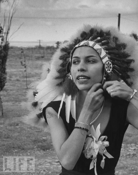 Elizabeth Marie Tall Chief was the considered America's first major prima ballerina, and was the first person of Native American descent to hold the rank. Also a wife of Balanchine, who choreographed Stravinsky's "Firebird" and many other roles for her. Maria Tallchief, Prima Ballerina, Native American Pictures, City Ballet, Native American Heritage, The First Americans, Native American History, Native American Culture, American Beauty