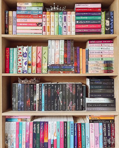 How many books do you read at once and what format! I’m reading three books at the moment, one on my kindle and two physical copies, one of which I’m buddy reading with the gorgeous @mybestfriendsarefictional #shelfie #sundayshelfie #shelfiesunday #bookshelf #booksbooksbooks #bookhygge #hyggebookstyle #romanceshelfie Buddy Reading, Hygge Book, Bookshelf Ideas, Reading Aesthetic, Dark Academia Fashion, Academia Fashion, Book Recs, Book Nook, Book Nooks