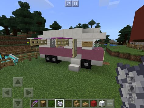 Mini caravan (roze) Minecraft Caravan, Maine Craft, Farmhouse Porches, Minecraft Underground, Minecraft Houses For Girls, Mini Caravan, Minecraft Houses Survival, Minecraft Aesthetic, Minecraft Things