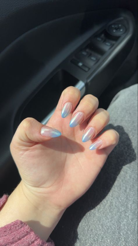 Blue Ombré Chrome Nails, Nails With Airbrush Designs, Light Blue Holographic Nails, Ombré Nails With Chrome, Blue Ombre Chrome Nails, Blue White Ombre Nails, Ombre Nails With Chrome, Baby Blue Ombre Nails, Light Blue Ombre Nails