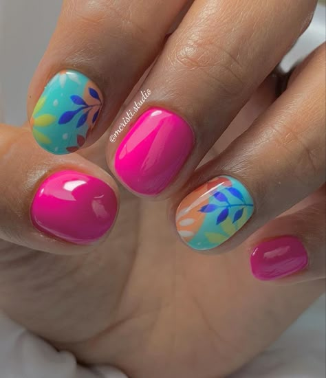 Bright Pink Floral Nails, Island Inspired Nails, Short Nails Vacation, Colorful Vacation Nails, Key West Nails, Hawaiian Nails Designs, Island Nails Tropical, Summer Floral Nails, Floral Manicure