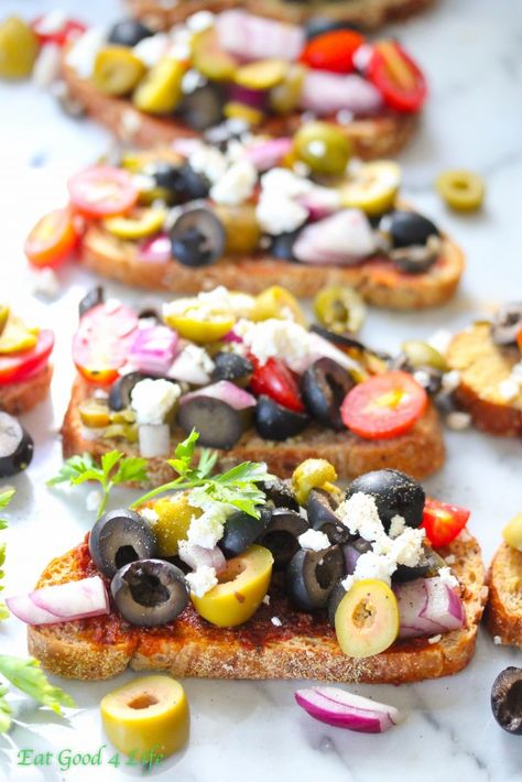 Eat Good 4 Life Mixed olive bruschetta *Montchevré crumbled feta Olive Bruschetta, Bruschetta Toppings, Bruschetta Recipe, Olive Garden, Yummy Appetizers, Appetizer Snacks, Finger Foods, Onions, Appetizer Recipes