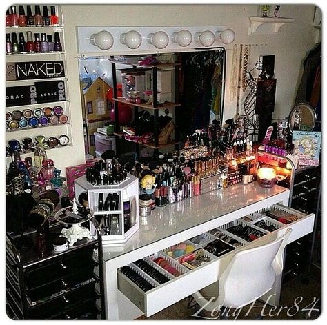 Wow Rangement Makeup, Penyimpanan Makeup, Makeup Collection Goals, Makeup Vanities, Alat Makeup, Makeup Area, Makeup Station, Makeup Desk, Vanity Room