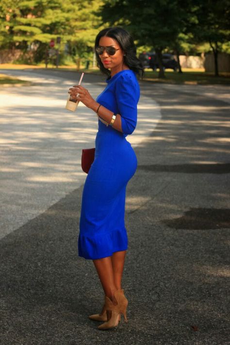 Blue bodycon dress Royal Blue Dress, Work Attire, Looks Vintage, Fashion Sense, Blue Dress, Look Fashion, Electric Blue, Cobalt, Cute Dresses