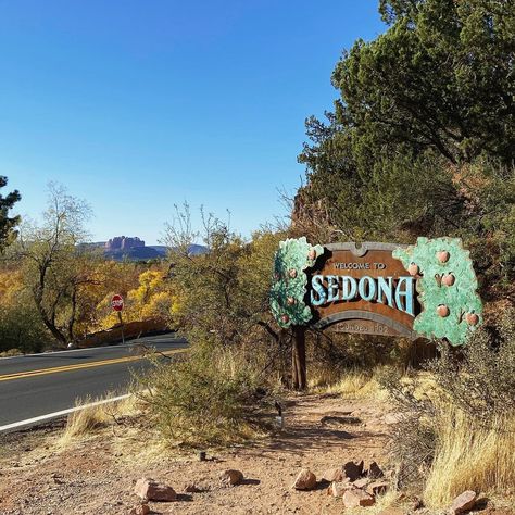 Sedona, Arizona on Instagram: “Welcome! #sedona #welcome #arizona #sign #appletrees #winter #redrocks” Welcome To Arizona Sign, Sedona Arizona Aesthetic, Sedona Aesthetic, Arizona Sign, Aesthetic Traveling, Arizona Travel Guide, Arizona Aesthetic, Southwest Vibes, Arizona Trip