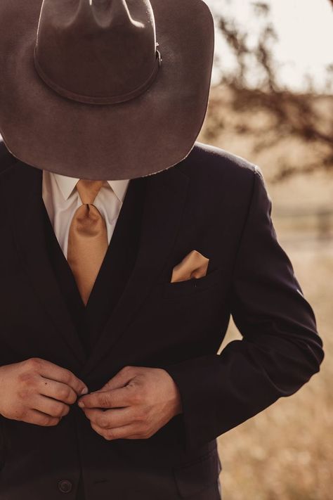 All Black Groomsmen Attire Western, Western Wedding Suits Groom, Grooms Wearing Hats, Suit And Cowboy Boots Men Wedding, Suits And Cowboy Boots, Western Father Of The Bride Attire, Groom With Cowboy Hat, Groomsmen Cowboy Hats, Groom Hat Wedding