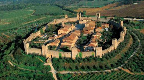 Monteriggioni - Tuscany's Fortress in the Sky Medieval Festival, Toscana Italia, Siena Italy, Montepulciano, Voyage Europe, Visit Italy, A Castle, Medieval Town, Tuscany Italy