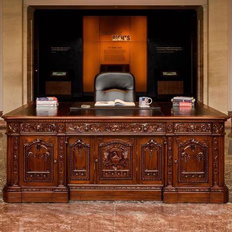 If you've got to go back to the office, you should go back to the ultimate office! Shop our collection now: https://bit.ly/ArchivesOffice #mondays #officedesign #officefurniture #ultimateoffice #retro51pens Oval Office Desk, Resolute Desk, Information Desk, Masculine Office, Desk Gifts, Retro Office, Brass Plaques, Antique French Furniture, Oval Office