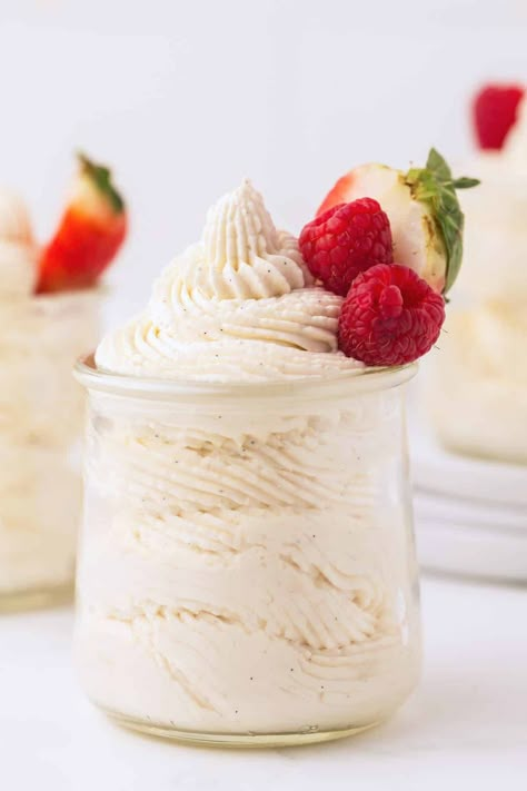 Vanilla Bean Mousse Recipe, Vanilla Mousse Recipe Easy, White Bean Dessert Recipes, Simple Mousse Recipe, Vanilla Bean Paste Recipe Desserts, Coconut Mousse Recipe, Tiramisu Bars, Vanilla Mousse Recipe, Vanilla Mousse Cake