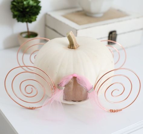 Feel like a princess with this cute pumpkin carriage project Cinderella Carriage Centerpiece, Cinderella Pumpkin Carriage, Princess Pumpkin, Bday Themes, Halloween Pumpkin Crafts, Ella Enchanted, Pumpkin Contest, Cinderella Pumpkin, Feel Like A Princess