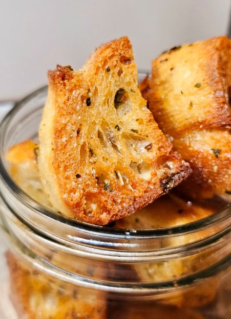 Homemade Garlic Croutons - Homemade on a Weeknight Croutons From Bread, Homemade Jaffa Cakes, Asiago Bread, How To Make Croutons, Homemade Bread Crumbs, Garlic Croutons, Crouton Recipes, Yummy Bread, Jaffa Cake