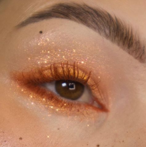 Orange Moodboard, Orange Eyeshadow Looks, Thanksgiving Makeup, Maquillage On Fleek, Funky Makeup, Orange Eyeshadow, Aesthetic Vogue, Orange Makeup, Neon Makeup