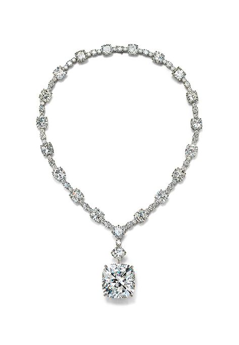 Dua Lipa wore this 200-carat white diamond Tiffany had cut in the proportions of the Tiffany Diamond suspended from a diamond necklace at the Met Gala. Photo Getty Met Gala Guests Who Riffed On Karl’s Jewels | The Adventurine Tiffany High Jewelry Necklace, Dua Lipa Met Gala 2023, Tiffany Diamond Necklace, Diamond Necklace Tiffany, Diamond And Pearl Necklace, Prom 2k24, 2024 Manifesting, Diamond Chart, White Diamond Jewelry