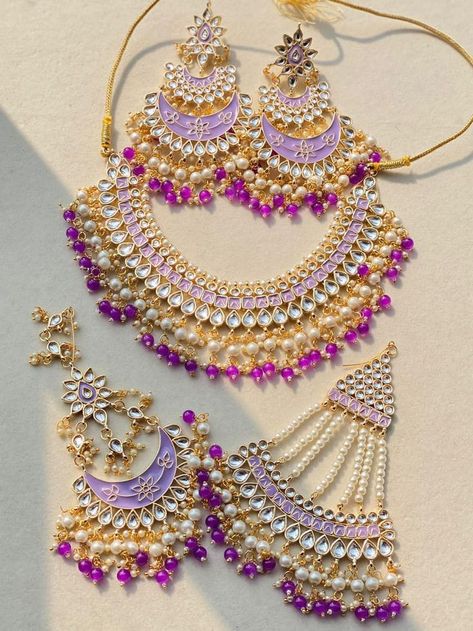 Necklace design and amazing jewelry Purple Dress Gold Accessories, Purple Jwellary, Hindi Wedding, Fancy Clutch Purse, Crochet Cable Knit, Event Portfolio, Purple Jewelry Set, Bangles Bridal, Wedding Flower Jewelry