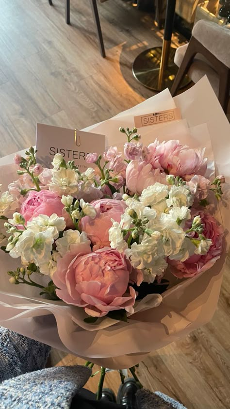 Flowers Bouquet Gift, Nothing But Flowers, Peonies Bouquet, Flower Therapy, Beautiful Bouquet Of Flowers, Luxury Flowers, Bouquet Of Flowers, 가을 패션, Flower Bouquets