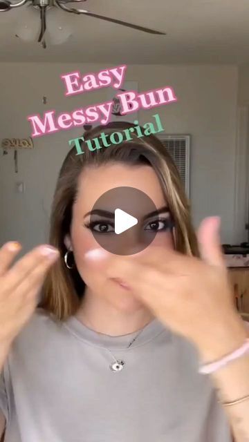 Perfect Messy Bun Tutorial, Messy Buns For Short Hair, Bun Hacks, Messy Bun Anleitung, Short Curly Hair Updo, Hair Assesories, Hair In A Messy Bun, Short Hair Updo Easy, Straight Hair Hairstyles