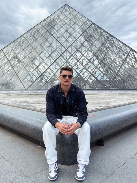 Poses 2023, Paris Poses, Paris Picture Ideas, Paris Pics, Paris Photo Ideas, Male Shirt, Outfits Paris, Paris Travel Photography, France Outfits