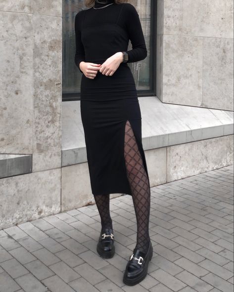 Black Mocassins Outfit, Black Midi Skirt Loafers, Outfit Ideas With Chunky Loafers, Outfits To Wear With Chunky Loafers, Chunky Black Loafers Outfit Fall, Black Loafers Outfit Dress, Black Heeled Loafers Outfit, Loafers Outfit Elegant, Dress And Chunky Loafers Outfit