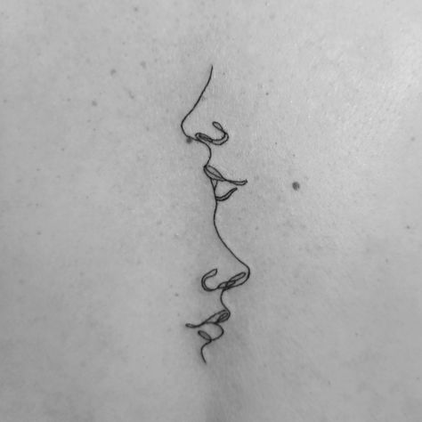 Small Abstract Tattoo For Women, Two Face Line Tattoo, Face Spine Tattoo, Line Art Tattoo Woman Face, Abstract Tattoos For Women, Profile Tattoo Outline, Face Line Tattoo, Line Art Tattoos Couple, Face Outline Tattoo