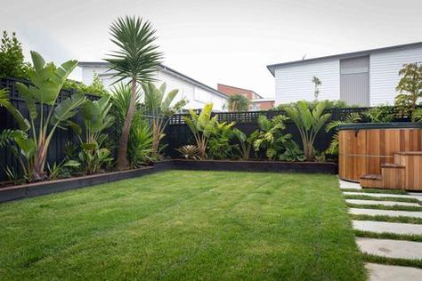 Tropical Backyard Landscaping, Small Tropical Gardens, Backyard Garden Beds, Tropical Landscape Design, Tropical Garden Design, Tropical Backyard, Backyard Plants, Back Garden Design, Backyard Pool Landscaping