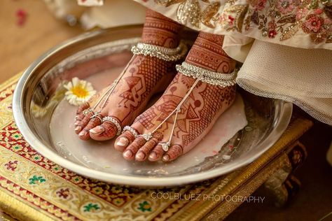 WeddingPhotography&Films on Instagram: “Love the sound of your feet, walking into my life. Twinkling sounds assure laughter, hugs & kisses on this moonlit night.…” Payal Designs Silver, Tanishq Jewellery, Silver Anklets Designs, Moonlit Night, Anklet Designs, Bridal Jewellery Design, Bra Hacks, Junk Jewelry, Hugs Kisses