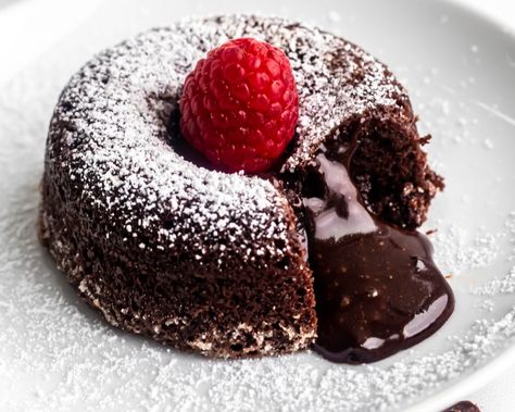 Chocolate Lava Cake Recipe, Molten Cake, Molten Chocolate Lava Cake, Lava Cake Recipes, Molten Lava Cakes, Molten Chocolate, Chocolate Lava, Chocolate Lava Cake, Lava Cake