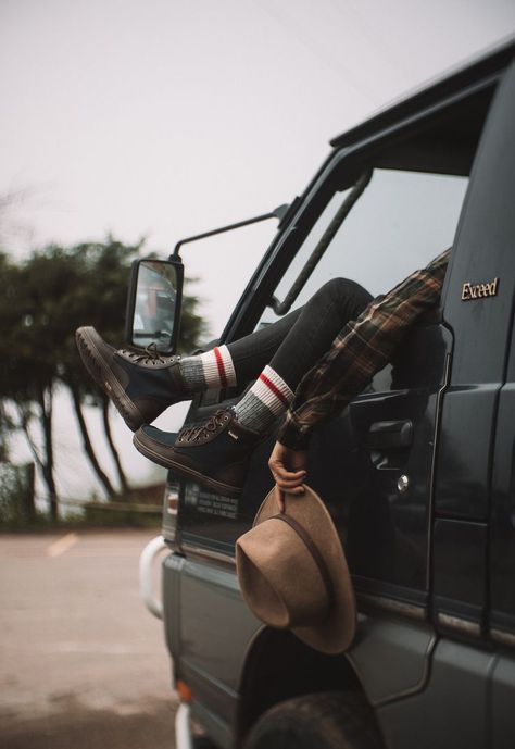 Van Life Aesthetic, Haircut Selfie, Photo Hijab, Shooting Couple, Road Trip Photography, Campervan Life, Living On The Road, Cute Hairstyle, Hijab Girl