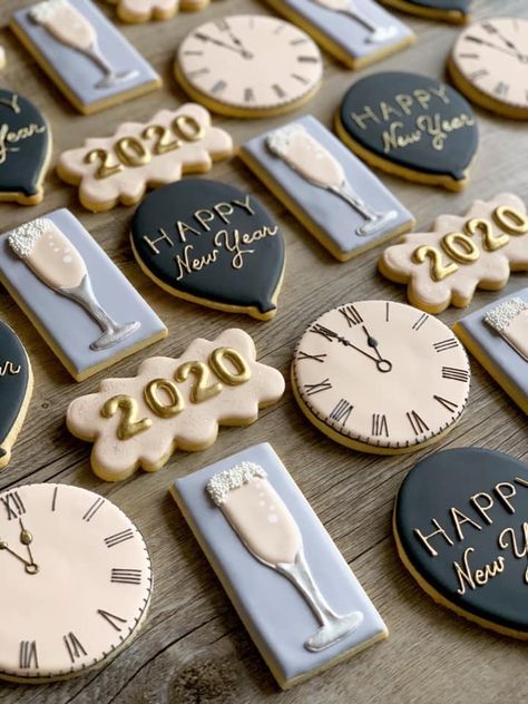 New Year Royal Icing Cookies, New Years Sugar Cookies, New Years Eve Cookies, Winter Cookies Decorated, New Year's Desserts, Winter Cookies, New Years Cookies, Royal Iced Cookies, 4 Birthday