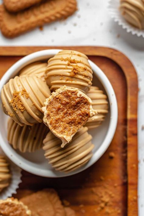 Biscoff Balls, Biscoff Truffles, Easy Homemade Desserts, Biscoff Recipes, Speculoos Cookies, Biscoff Cookie Butter, Peanut Butter Cookie Dough, Types Of Desserts, Cookie Butter