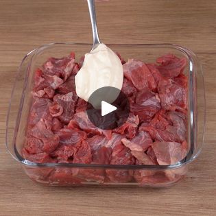 Next time you cook meat, try this easy and delicious recipe | Next time you cook meat, try this easy and delicious recipe | By That Recipe | Next time you cook meat, try
this easy and delicious recipe. Start by adding one tablespoon
of mayonnaise to 800 grams of beef chopped into cubes. Mix
very well until incorporated and set aside. Next, in a large
skillet over medium low heat, add one tablespoon of unsalted
butter and stir until melted. When that happens, add one
medium onion chopped into cubes. Three garlic cloves chopped
into small cubes. And saute until slightly golden brown. Now, add the beef cubes covered
in mayonnaise and stir until all the meat juices have
evaporated. Next, season with 1 teaspoon of sweet paprika. 1
teaspoon of salt, One generous pinch of black pepper. And stir
u Lamb Cubes Recipes Meat, Cubed Pork Recipes, Beef Cubes, Beef Chops, Cook Meat, Sweet Paprika, Low Salt, Salad Sauce, Brunch Ideas