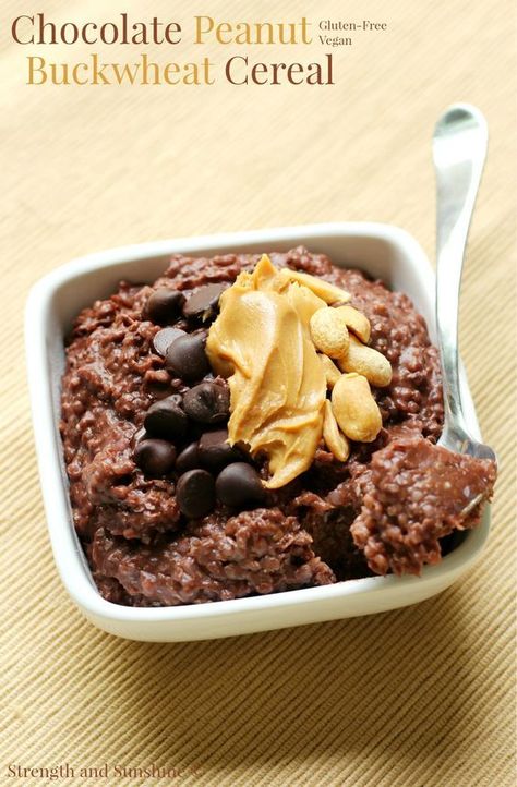 Chocolate Peanut Buckwheat Cereal | Strength and Sunshine @Rebecca Pytell @ Strength and Sunshine A healthy breakfast indulgence to power you up for the day! Chocolate peanut buckwheat cereal is a hot, creamy, protein-packed, decadent, gluten-free and vegan recipe you can whip up right in the microwave! Buckwheat Recipe, Buckwheat Cereal, Pegan Diet, Food Restrictions, Superfood Bowl, Breakfast Yummy, Breakfast Porridge, Gf Breakfast, Hot Cereal