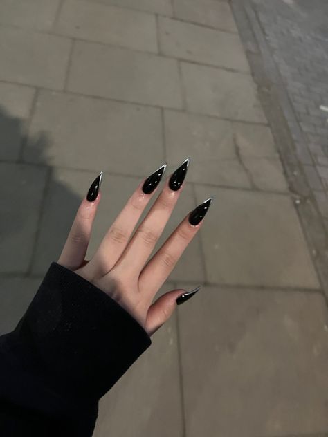 Reyna Nails Valorant, Reyna Nails, Punk Nail Designs, Edgy Nails Grunge, Valorant Nails, Simple Prom Nails, Arrow Nails, Nails Edgy, Nails Grunge