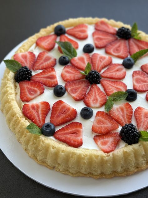 Strawberry Flan — Oh Cakes Winnie Strawberry Flan, Be Prettier, Strawberry And Cream, Mascarpone Cream, Mascarpone Cheese, Cake Tins, Fresh Berries, Strawberries And Cream, Cookie Desserts