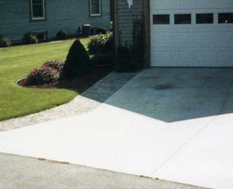 Driveway With Pavers, Grass Driveway, Pavers Diy, Outdoor Improvements, Landscape Curbing, Driveway Ideas, Brick Projects, Walkways Paths, Diy Lawn