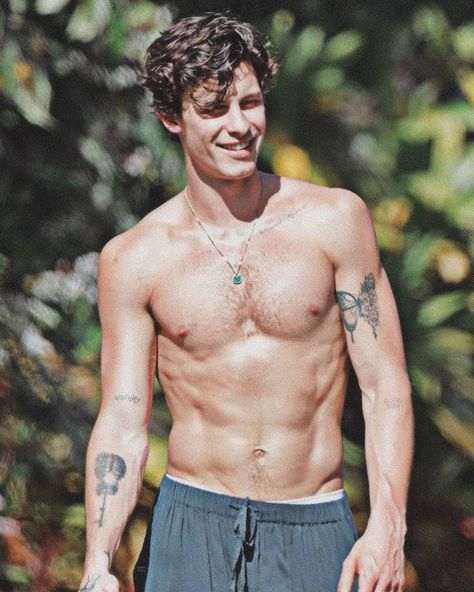 MENDESARMY (@shawnphotogallery01) • Instagram photos and videos Sean Mendes, Pics Of Shawn Mendes, Hot Shawn Mendes, Shirtless Actors, Shawn Mendes Shirtless, Shawn Mendes Imagines, Shawn Mendes Wallpaper, Shirtless Men, Shawn Mendes