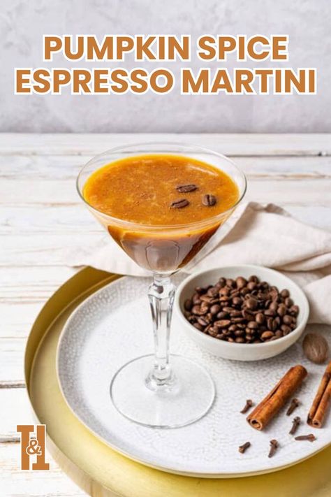 Sip on the perfect Thanksgiving drink with a Pumpkin Spice Espresso Martini. Cozy, caffeinated, and full of fall flavor – the ultimate holiday cocktail. Delicious Mixed Drinks, Pumpkin Espresso, Easy Fall Cocktails, Spooky Cocktails, Espresso Martinis, Cozy Fall Vibes, Thanksgiving Drinks, Cozy Drinks, Fall Nights