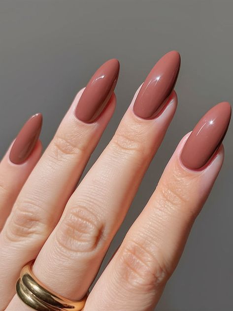 These warm mauve nails add a subtle touch of sophistication to any winter outfit. Simple yet stylish, this soft color is ideal for those seeking an understated and cozy look in the cold January months. Nails January 2025, Subtle Winter Nails, Warm Nails, Marble Acrylic Nails, Elegant Touch Nails, Mauve Nails, January Nails, Outfit Simple, Lovely Nails