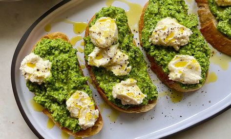 Smashed Pea Toasts with Ricotta Chickpea Fries, Cooking Cheat Sheet, Smashed Peas, English Peas, Steamed Asparagus, Pita Chips, Pesto Recipe, Toast Recipes, Frozen Peas