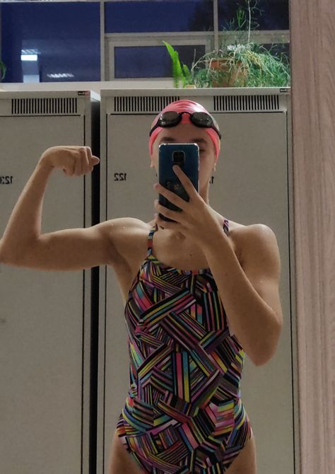 Swimmer Body Female Aesthetic, Female Swimmers Physique, Swim Girl Aesthetic, Swimming Girlies, Nadar Aesthetic, Swimming Outfit Aesthetic, Swimmers Body Woman, Swimmer Girl Aesthetic, Competitive Swimming Aesthetic