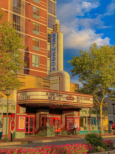 retro movie theatre / 20's architecture Movie Theatre Architecture, Movie Theatre Exterior, Bloxburg Theatre, Theatre Exterior, Bloxburg City, Theatre Building, Movie Theatre, Broadway Theatre, Design Exterior