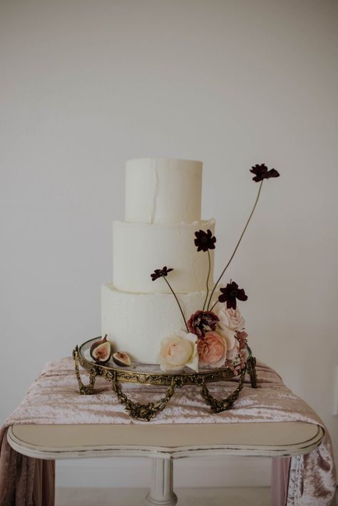 Modern Floral Wedding Cake, Fig Wedding Cake, Modern Wedding Cake Unique, Minimal Cakes, Minimal Wedding Cake, Minimalist Wedding Cake, Fig And Honey, Fairy Tale Wedding Cake, Cranberry Wedding