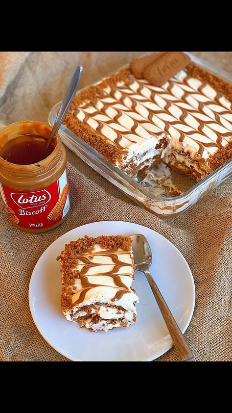 Lotus Biscoff Lasagne, Biscoff Lasagne Recipe, Biscoff Lasagne, Biscoff Desserts, مربى الفراولة, Biscoff Recipes, Tray Bake Recipes, Lotus Biscoff, Cookie Butter