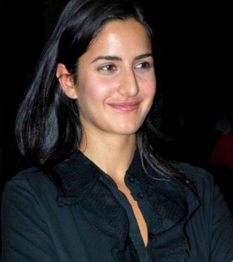 Top 25 Pictures Of Katrina Kaif Without Makeup (#8 is Trending!) Katrina Kaif Without Makeup, Nikita Dutta, Eyeshadow Tips, Katrina Kaif Photo, Deepika Padukone Style, Actress Without Makeup, Beauty Make-up, Model Looks, Trendy Makeup