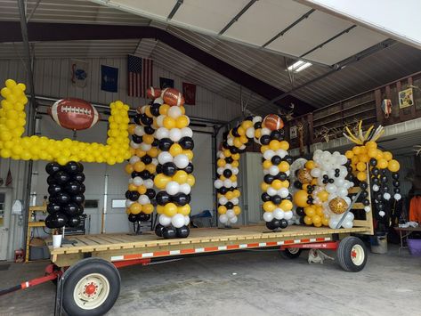 Parade Float Using Balloons Football Theme Parade Float, Hoco Float Ideas Football, Football Team Parade Float, Homecoming Floats Ideas, Hoco Parade Float Ideas, Football Homecoming Float, Football Floats Parade Ideas, Homecoming Float Ideas Football, Homecoming Balloons