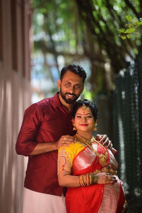 Baby Shower Portrait, Srimantham Photoshoot Indian, Seemantham Photo Poses Traditional, Sreemantham Photoshoot Traditional, Srimantham Stills Photo, Baby Shower Photoshoot Indian, Maternity Photography Traditional, Baby Shower Pics Indian, Sreemantham Stills