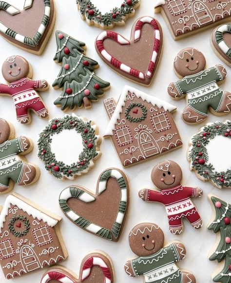 Gingerbread Cookie Decorations Ideas, Gingerbread Cookies Colorful, Fancy Gingerbread Cookies, Christmas Decor Cookies, Whimsical Christmas Cookies Decorated, Elegant Christmas Cookies Royal Icing, Christmas Village Cookies Decorated, November Cookies Decorated, Gingerbread Man Decorated Cookies