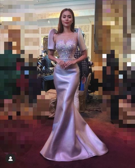 Modern Filipiniana Cocktail Dress, Modern Filipiniana Long Gown, Jinkee Pacquiao Filipiniana, Modern Filipina Outfit Ideas, Filipiñana Prom Dress, Filipiniana Dress Modern Prom, Filipiniana Prom Dress, Oathtaking Outfit Philippines, Filipiniana Pantsuit