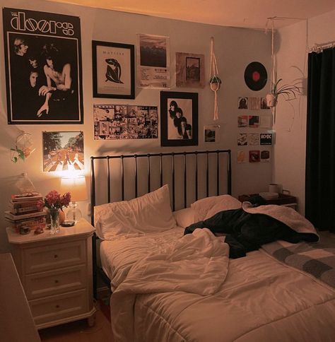 creds: ?? 2005 Bedroom Aesthetic, Easy Room Aesthetic, Furniture Inspo Bedroom, Dark Room Furniture, Iheartmybf Pfp, Queen Bed Aesthetic Room, Restroom Aesthetic Ideas, Downtown Cozy Bedroom, 2010s Bedroom Aesthetic