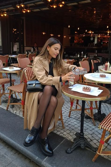 Paris Autumn Outfit, French Style Shoes, Brogues Outfit, European Outfits, French Outfits, Paris Outfit Ideas, European Winter, Parisian Outfits, Oxford Shoes Outfit